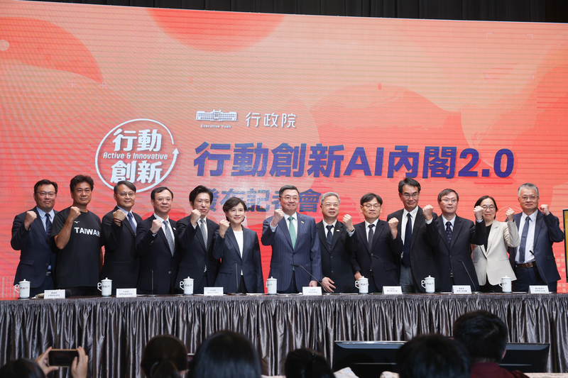 2025年8月28日,行政院長卓榮泰在台北出席記者會率準內閣成員亮相。(攝影/吳家昇/中央社)