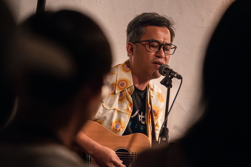 從彰化農家走出、曾是數理資優生的陳南宏，因賴和文學啟蒙而投身創作，如今以影視製作綻放光芒。（攝影／陳曉威）