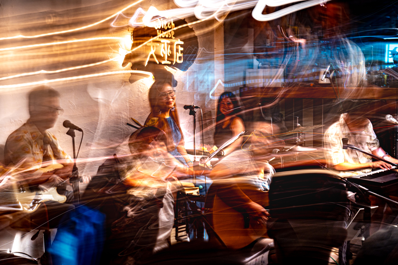 2025年8月9日，鬥鬧熱走唱隊重回女巫店的演出，不只是重回舊地，更是藉由文學牽起的20年世故歷練與青春熱情的精神歸家。（攝影／陳曉威）