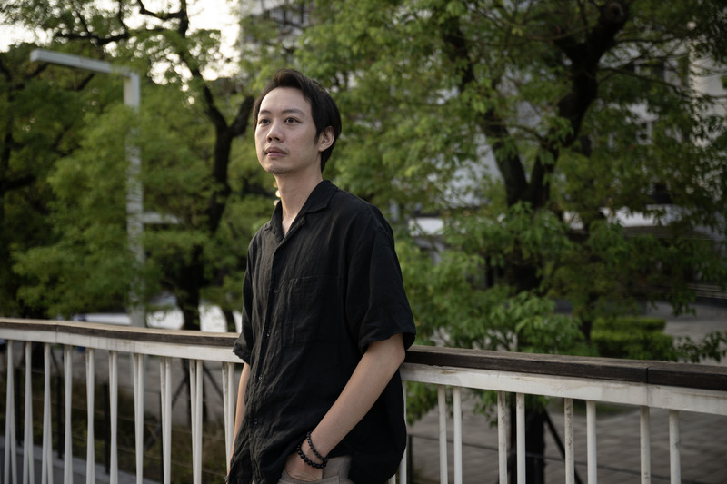八月表演工作室創辦人安德森，期許能藉由戲劇等藝術，觸及到更多失智症相關面向。(攝影／楊子磊)