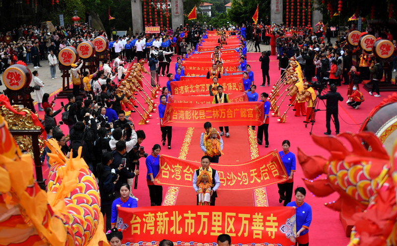 近年國安案件已有主謀是因宗教或文化交流遭中方吸收。圖為2025年在中國福建湄洲島舉辦的媽祖誕辰1065周年大會。圖中信眾及廟方皆非涉案當事人。（攝影／Lyu Ming／China News Service／VCG via Getty Images）