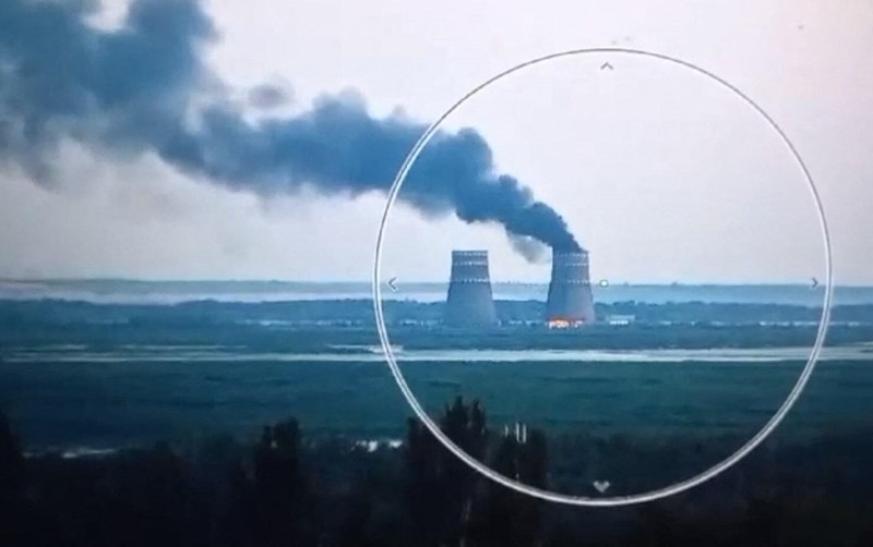 2024年8月11日,烏克蘭總統澤倫斯基(Volodymyr Zelensky)公布的影片畫面顯示,位於烏克蘭札波黎沙的歐洲最大核電廠發生火災,事件引發俄烏雙方互相指責。(攝影/Ukrainian Presidency/Handout/Anadolu/AFP)