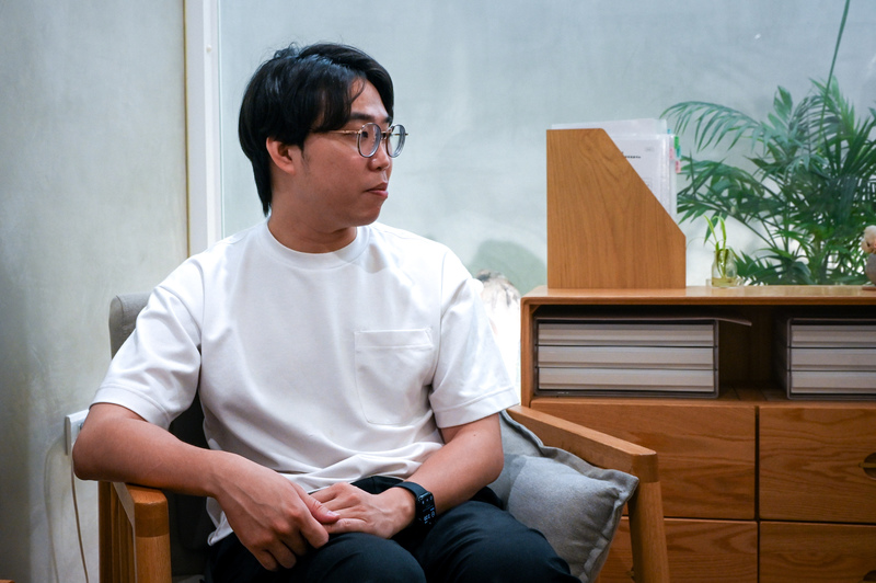 彰師大輔諮系友、這會心理諮商所所長黃毓廷，在性平事件爆發後共同發起了支援網站StandbyMe，提供匿名講述遭性騷擾經驗，並整合相關資源，試圖補足體制內「無法說」的問題。