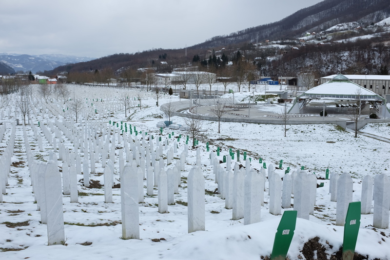 斯雷布尼查大屠殺園區內的墓園，埋葬著從亂葬崗中挖掘出來的已逝波士尼亞難民。（攝影／張子午／資料照片）