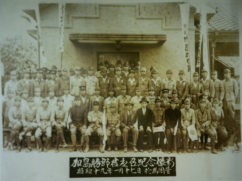 日治時期台灣人加入日本軍隊後,留下「祝軍出征」的影像。(照片提供/戰爭與和平紀念公園主題館)
