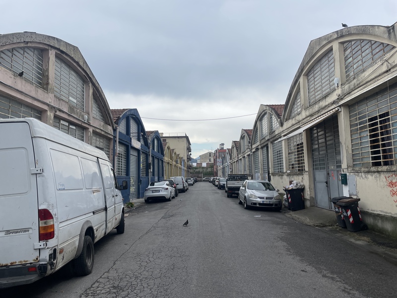 中國街兩邊的小巷子很多都是這樣的小型廠房空間形態。（照片提供／張涵露）