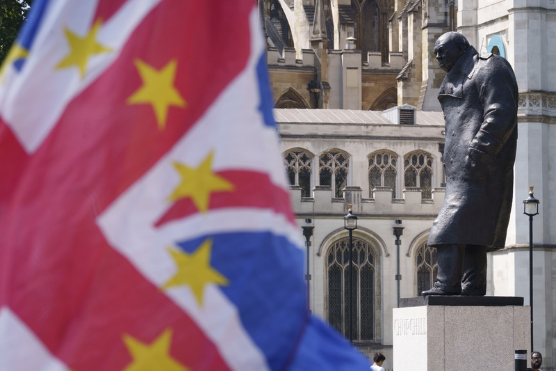 阿潑／在矛盾中探尋「共同體」──讀《成為歐洲人》