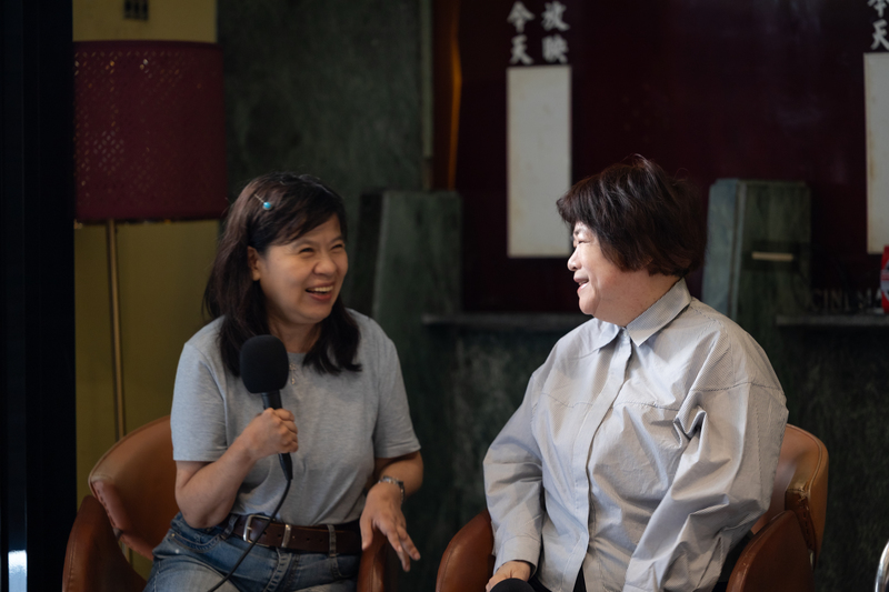 他們的14歲｜困頓少女與賭徒爸爸：賣檳榔、當女工⋯⋯文學、戲院和一張單程車票，如何改寫苦難青春？