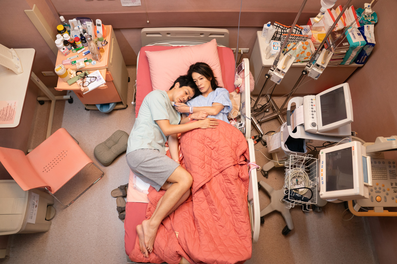 安胎室是《我們意外的勇氣》電影中重要的場景，宛如子宮一樣，劉若英飾演的女主角樂芙為了保護胎兒在床上躺了3個月。（劇照提供／雙喜電影）