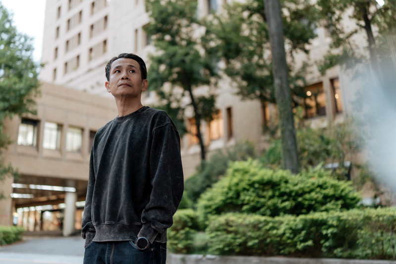 孕育新生命的過程可能令人喜悅、害怕、焦慮，《我們意外的勇氣》導演游紹翔以自己與太太的真實生命經驗出發，重新省思懷孕過程中，新手父母的徬徨、恐懼與勇敢。（攝影／鄭宇辰）