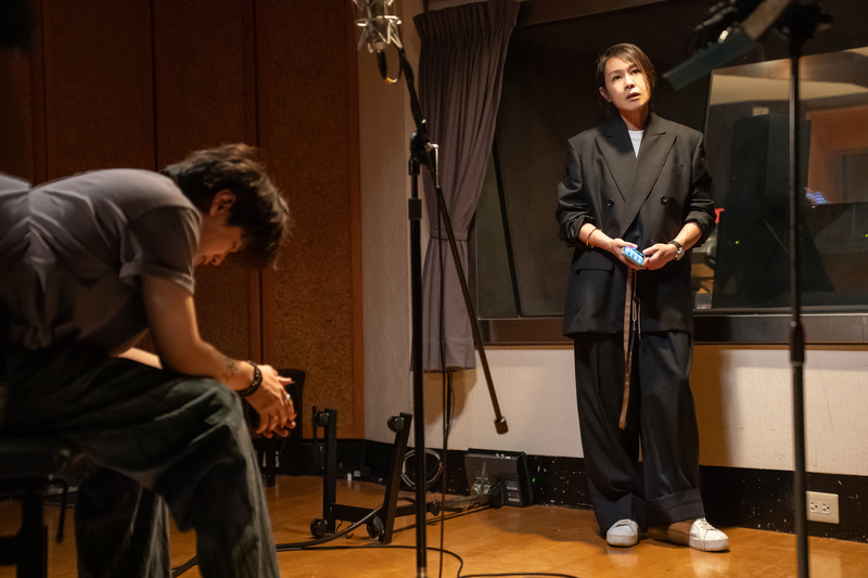 劉若英（右）在《我們意外的勇氣》中飾演一位正值事業巔峰，卻因懷孕而意外按下暫停鍵的母親，精湛的演技再度入圍金馬獎角逐影后寶座。（劇照提供／雙喜電影）