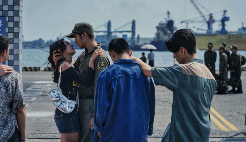 《南方時光》透過片中青少年所經歷的茫然失措和反抗體制，反映了台灣在新舊交替間所曾經走過的那段路途。（劇照提供／百景映畫）