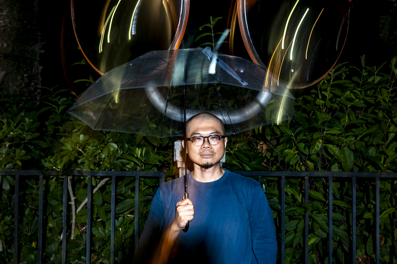 導演曹仕翰在《南方時光》中以少年的成長映照台灣在民主道路上的跌跌撞撞，即使遇到風雨依然勇敢前行。（攝影／陳曉威）