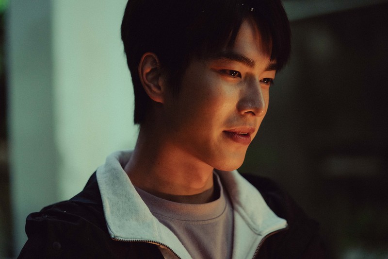 升上高中後的夏仔,與阿冬結下父子間常見的結,最後是否、能否和解?潘客印選擇了不那麼矯情的結局。(劇照提供/牽猴子)