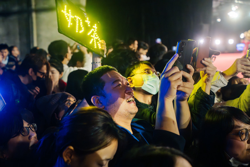 「奶茶」劉若英以《我們意外的勇氣》入圍2025金馬獎最佳女主角,粉絲興奮迎接。(攝影/王崴漢)