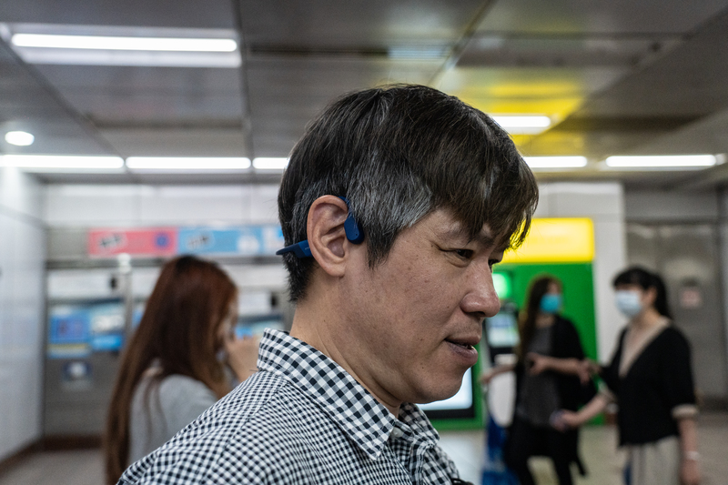 從楊聖弘的經驗來看,當符合通用設計原則的數位服務更普遍,軟體工具可為視覺障礙者解決諸多日常生活煩惱。(攝影/陳曉威/資料照片)