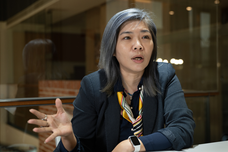 具19年保險業務經驗的佘淑真直言,業務員常被長照故事感動,卻不見得理解理賠啟動要件。(攝影/謝佩穎)