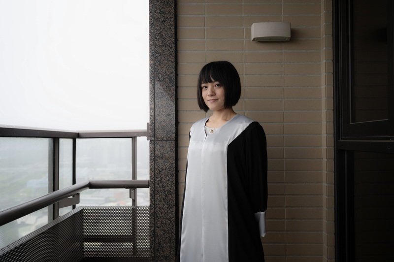 自新北市地檢署離職轉任律師的歐蕙甄，從小立志當「金田一」，熱衷於刑事案件的偵辦，但龐大的結案壓力、詐欺案上重複的瑣碎工作，加上法官同學的離世，讓她下定決心離職。（攝影／楊子磊）