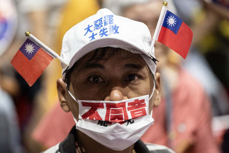 2025年8月22日，第二波大罷免投票前夜，國民黨於新北市新店區馬公體育館舉辦「決戰新北反惡罷之夜」，為立法委員羅明才的反罷免造勢。（攝影／楊子磊）