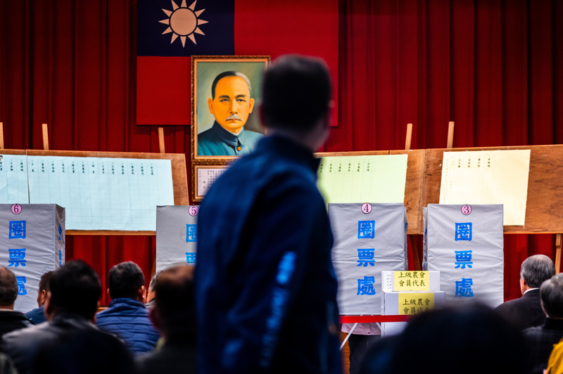 2025年6月前後，四年一度的農會理監事選舉落幕。農會系統向來被視為台灣的選舉重要樁腳及兵家必爭之地。圖為新北市農會的理事、監事與出席全國農會會員代表改選投開票。（攝影／黃世澤）