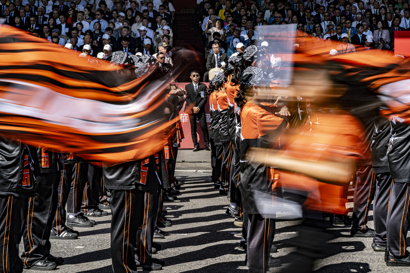2025年10月10日，國慶大會在總統府前廣場舉行，現場除了邀請各政黨、僑界及民間重要人士觀禮，也有許多民間團體與民眾到場。圖為莊敬高職表演藝術科以「Taiwan Beat Up！節奏炸出台灣魂」為主題的暖場演出。（攝影／陳曉威）