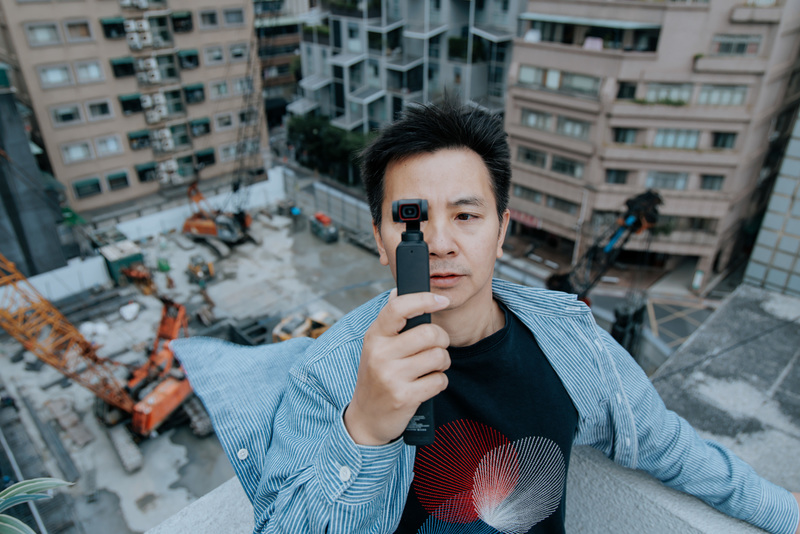 上回來台，中國紀錄片導演、作家張贊波曾在《報導者》專訪時提及自己更喜歡廢墟與工地的感覺。7年後因新書《大景》再訪台，這回《報導者》辦公室旁邊已成了都更工地，這也讓他笑稱「剛好是適合我的景」。（攝影／鄭宇辰）