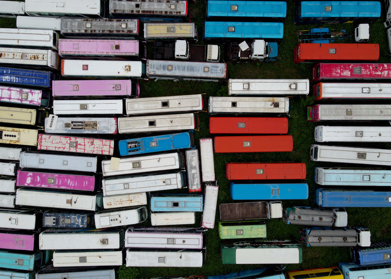 巴士回收場，桃園市，2020。（攝影／葉陶軒）