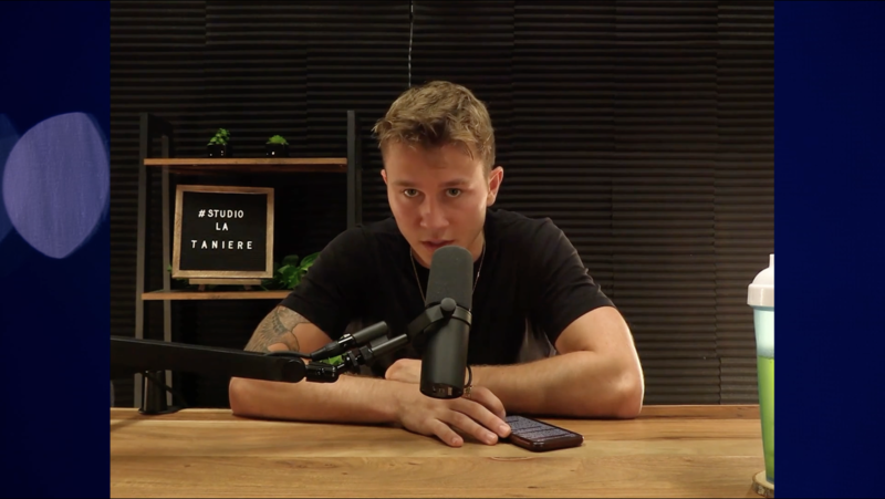 加拿大網紅教練拉西科（Louis Racicot）分享他如何從「阿法男」的迷思中解放：「泰特總是要大家吃下紅藥丸，逃離『虛擬世界』（Matrix）。但後來我才發現不是這樣的；如果聽你的，我才會掉進你的謊言。」（劇照提供／公共電視）