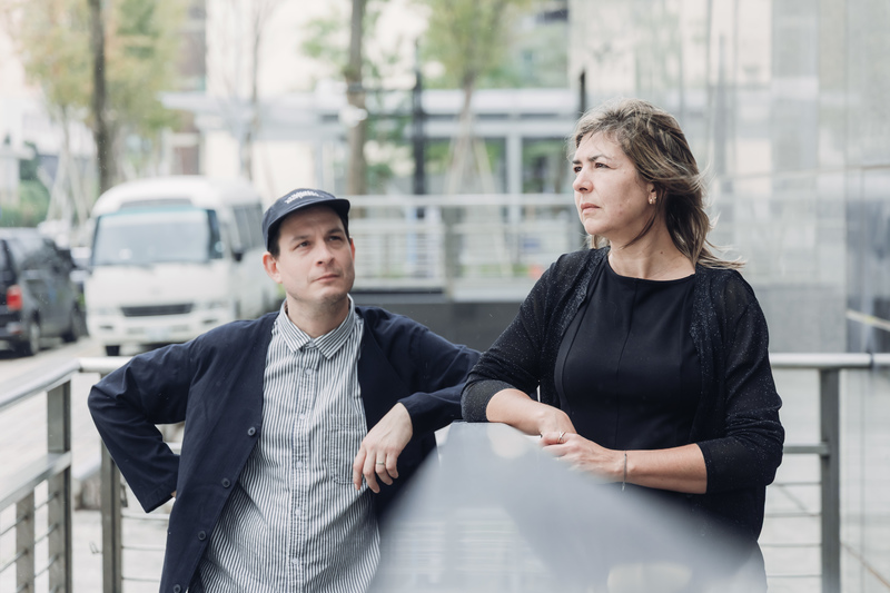 庫圖（Simon Coutu，左）是調查記者出身，作品包括魁北克的毒品交易、極右派運動興起等報導。雷加赫（Manuelle Légaré，右）則為加拿大知名電視節目與紀錄片導演，兩人攜手合作，展開為期一年的調查，完成《男男自語》紀錄片。（攝影／鄭宇辰）