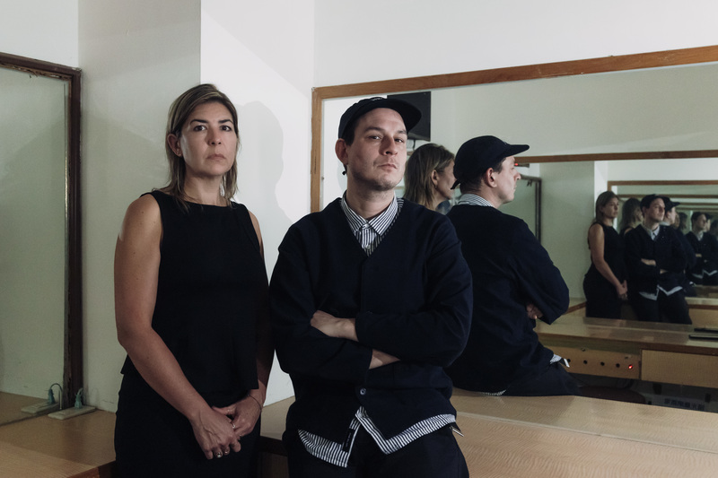 紀錄片播出後，拉近了雷加赫（左）與青春期孩子的距離。對庫圖（右）來說，則發展出新報導計畫，繼續關注極右翼運動與陰謀論──這也與「阿法男運動」有所關聯。（攝影／鄭宇辰）