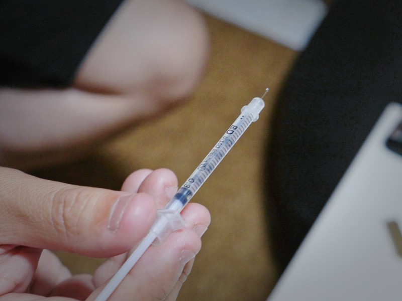 40歲的工地監工A先生，原先透過正規管道取得藥物，但因取得過程繁瑣，開始轉往藥局無處方購買瘦瘦針。（攝影／宋文郁）