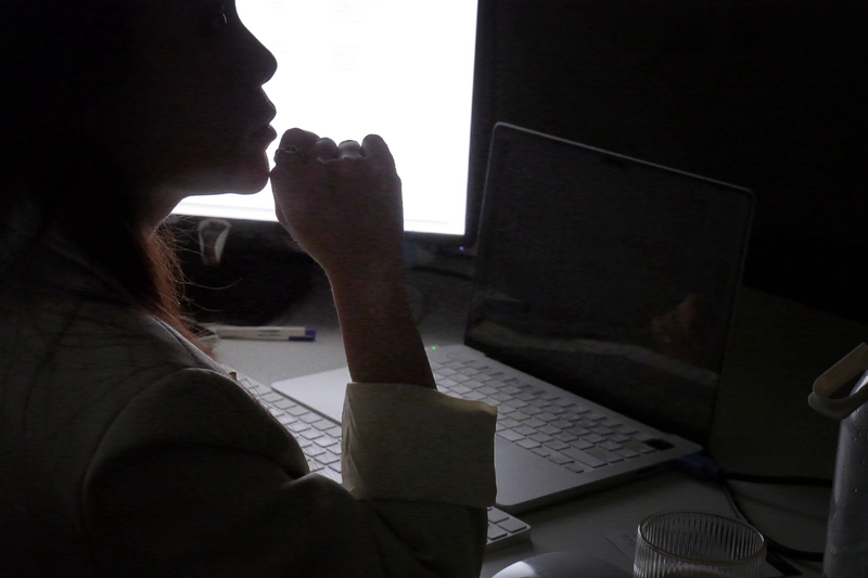 行銷公司總經理Carina，第一次施打瘦瘦針即體驗到嚴重副作用，一年後卻為了備婚開始使用另一款瘦瘦針。（攝影／宋文郁）