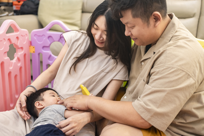 「不管你怎麼來,都是從我肚子裡來的。」圖為姿姿、小古與兒子「Good Morning」一家人。(攝影/陳曉威)