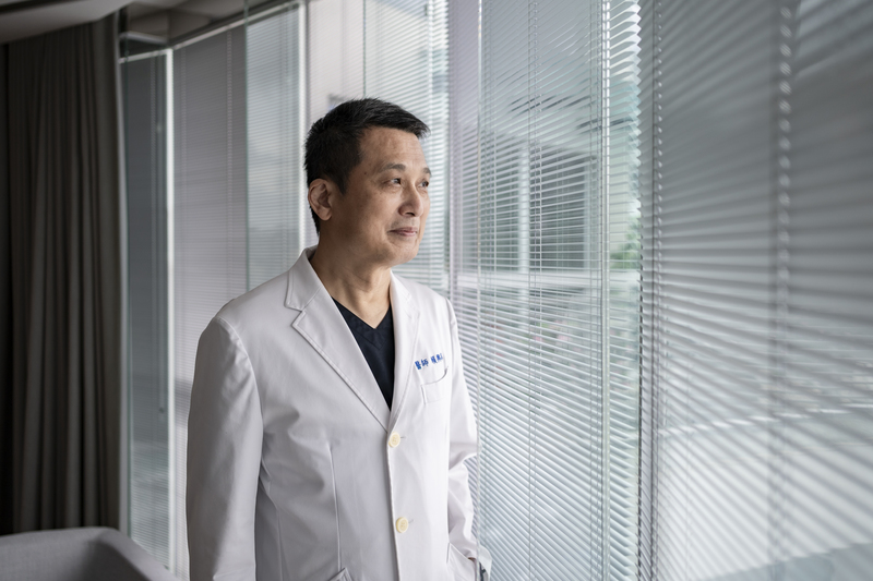 送子鳥創辦人賴興華認為，不妨透過問卷調查，了解家長對身世告知的真實心聲，「我認為台灣現在是討論這問題的好時機。」（攝影／陳曉威）