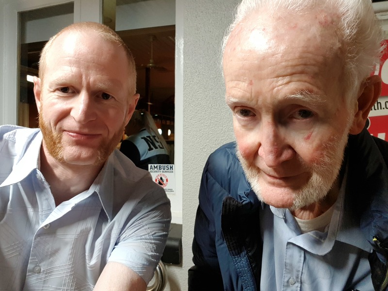 與「生父」碰面當天，達米安發現兩人留著一模一樣的落腮鬍。（照片提供／Damian Adams）