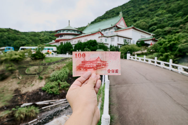 新台幣百元鈔票背面的建築物,就是中山樓,曾經是過往最高民意機關國民大會的所在地。(攝影/林昶志)