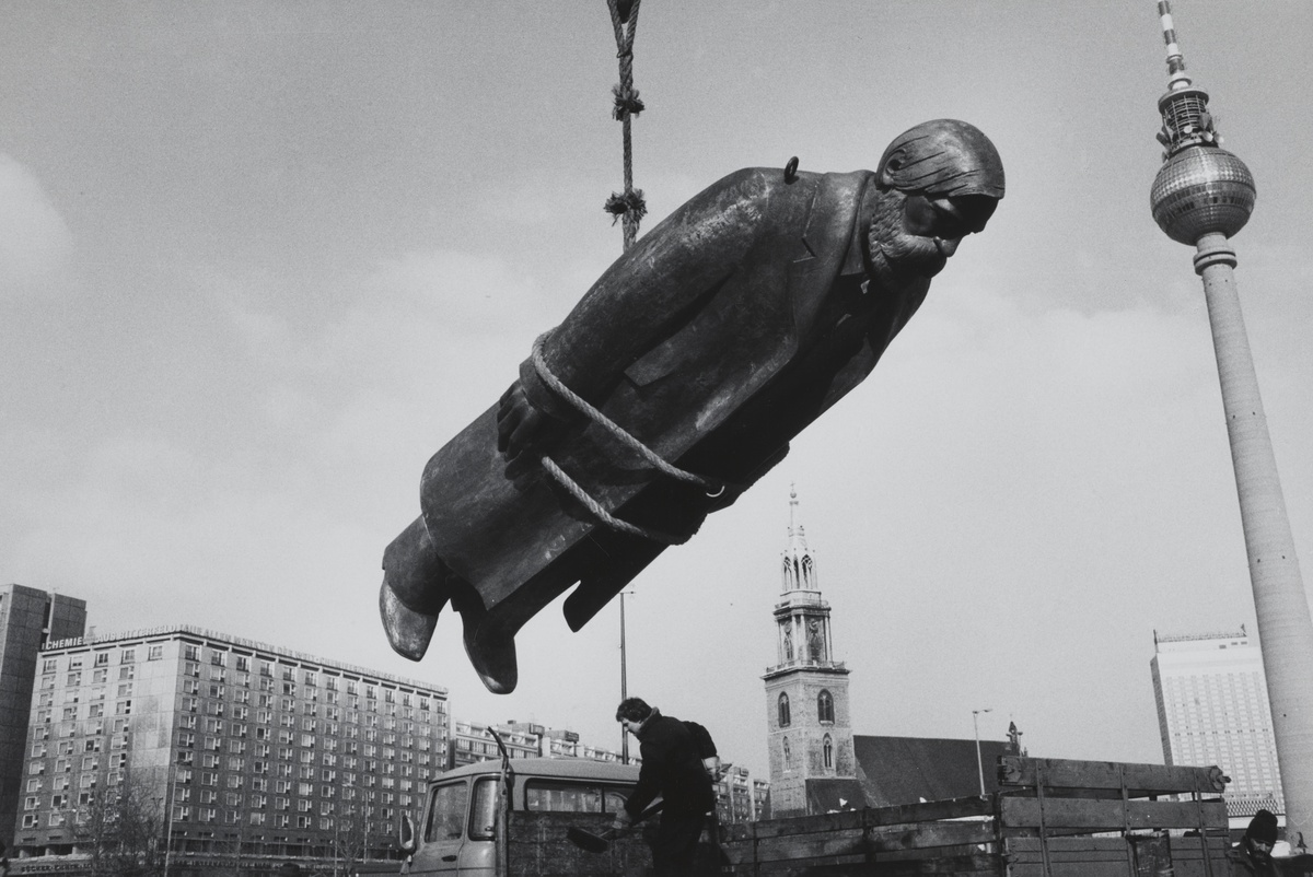 詹育杰/當「英雄」倒下:藝術家如何拆解公共紀念碑的永恆神話 - 報導者 The Reporter