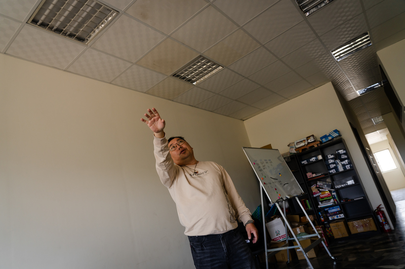 被強震震成黃單的小太陽關愛協會屋舍，如今已全數復原。督導顏世華表示，今年將在這裡開辦新住民據點。（攝影／馬雨辰）