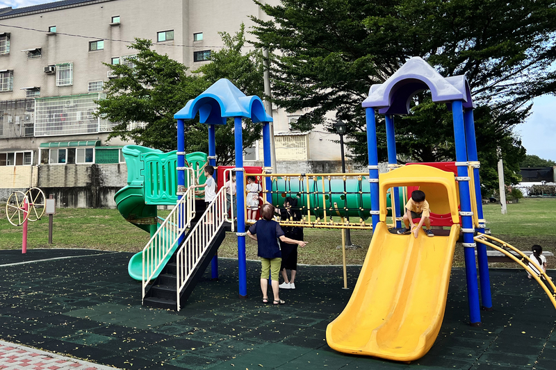 【投書】別再把阿公阿媽送回托育前線，優質安心普及的托育服務才是首選