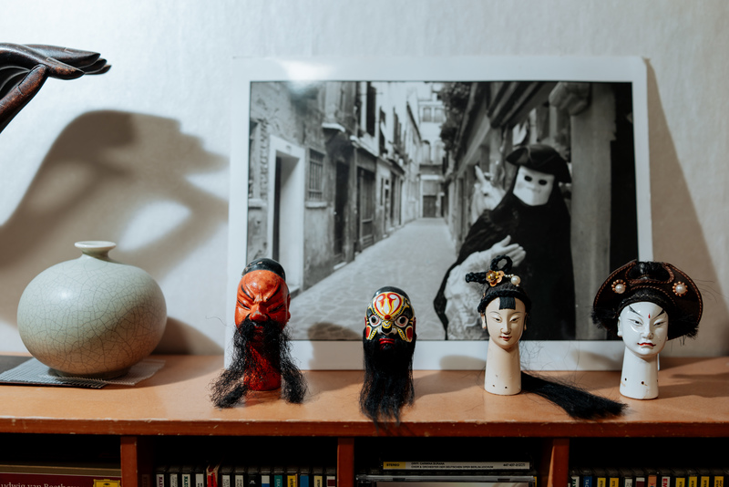 放下浸淫多年的傳統戲曲，施如芳轉由現代劇場以「書寫台灣」為目標重新出發。（攝影／鄭宇辰）