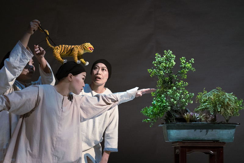 2020年施如芳編劇作品《虗轉》。（劇照提供／飛人集社劇團；攝影／李欣哲）