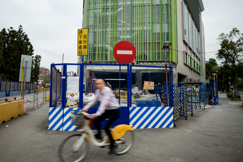 邱鴻霖雖無法直接證實M1個體的死因,但基於各項研究與資料,仍認為該具人骨遺骸與228事件具有「無法迴避的可能性」。圖為捷運萬大線於發現遺骸現址的施工處。(攝影/黃世澤)