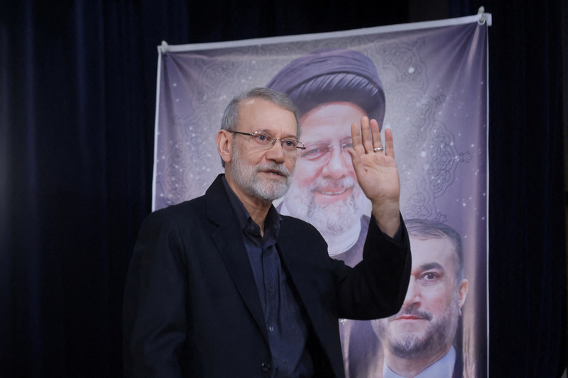 伊朗最高國家安全委員會祕書拉里賈尼（Ali Larijani）被控在今年1月血腥鎮壓國內大規模示威中扮演核心角色。圖為2024年5月31日，拉里賈尼在德黑蘭內政部登記成為總統候選人後的記者會。（攝影／Majid Asgaripour／West Asia News Agency via REUTERS／達志影像）