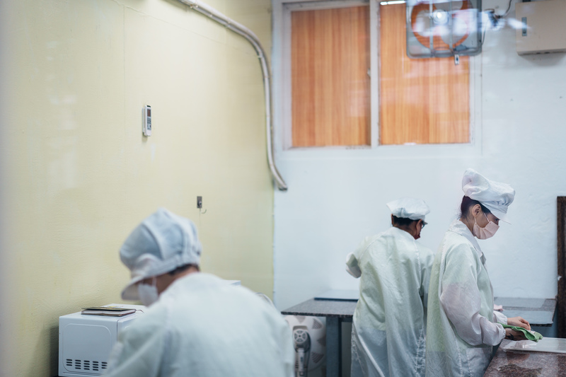 王子榮／《陽光女子合唱團》：褪去溫暖電影濾鏡後，冰冷的監所現實