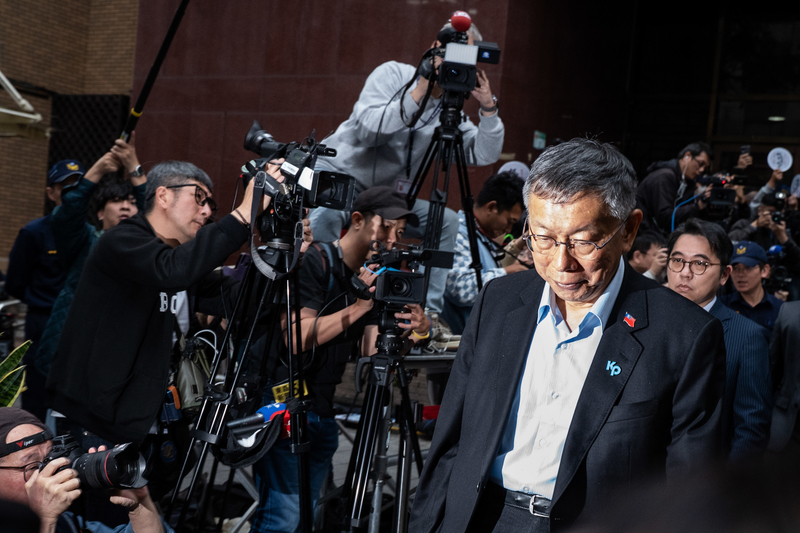 2026年3月26日,前台北市長柯文哲到台北地院聆聽京華城等案一審宣判,被判應執行17年有期徒刑,褫奪公權6年。(攝影/唐佐欣)