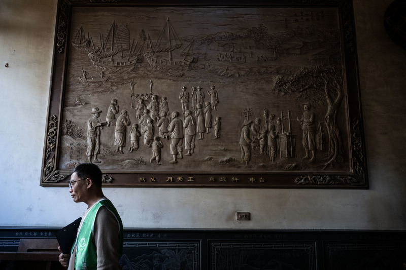 2026年3月15日，南山國家墓葬歷史生態園區促進會發起府城百廟巡禮護南山行動，走訪廟宇祈福同時宣傳公投連署。（攝影／楊子磊）