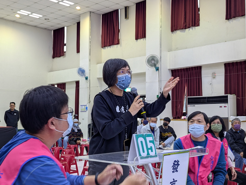 地球公民基金會成員參加新材料循環產業園區環評會議發言提訴求。(圖片提供/地球公民基金會)