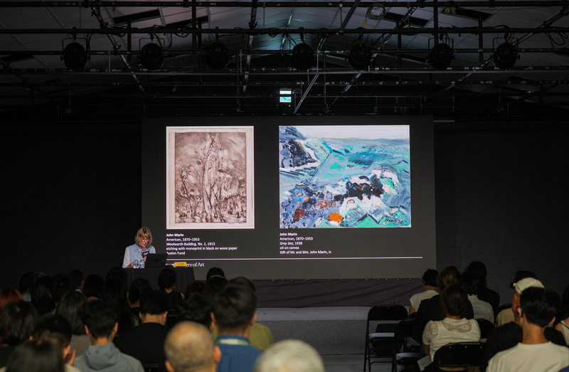 莎拉．格林諾詳述如何透過研究美國國家藝廊原有的繪畫與雕塑館藏，為攝影典藏訂定「世界級品質」的收購標準，讓攝影在傳統美術館體制內建立專業權威 。（照片提供／Lightbox 攝影圖書室）