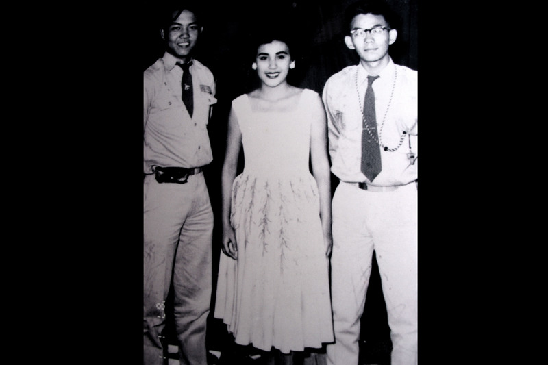 目前僅存的派娜娜時期照片之一，可略見盛況時的行頭打扮。然而，「任務」在此時悄悄上門。（圖片提供／野火樂集）