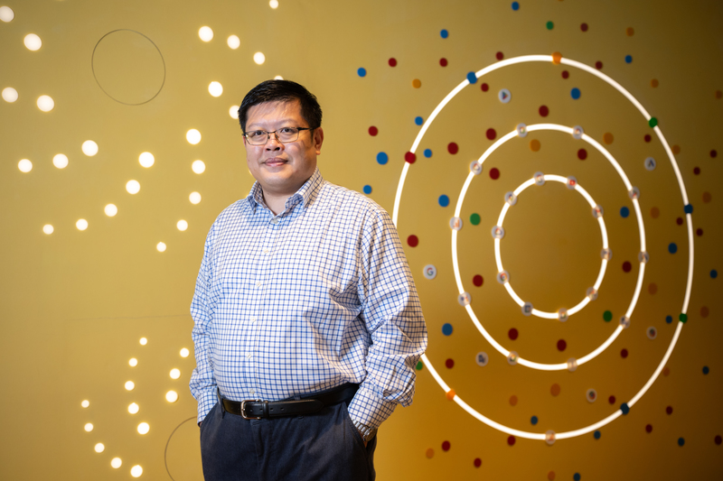 Google彰濱資料中心已在台啟用超過10年，長年支援亞太與台灣的網路服務需求，是台灣具代表性的世界級資料中心，用電需求也備受關注。Google亞太區能源基礎設施資深協理蕭義俊坦言，能源需求上升，讓綠能布局的挑戰更明顯，但團隊仍持續朝既定的永續方向努力。（攝影／謝佩穎）